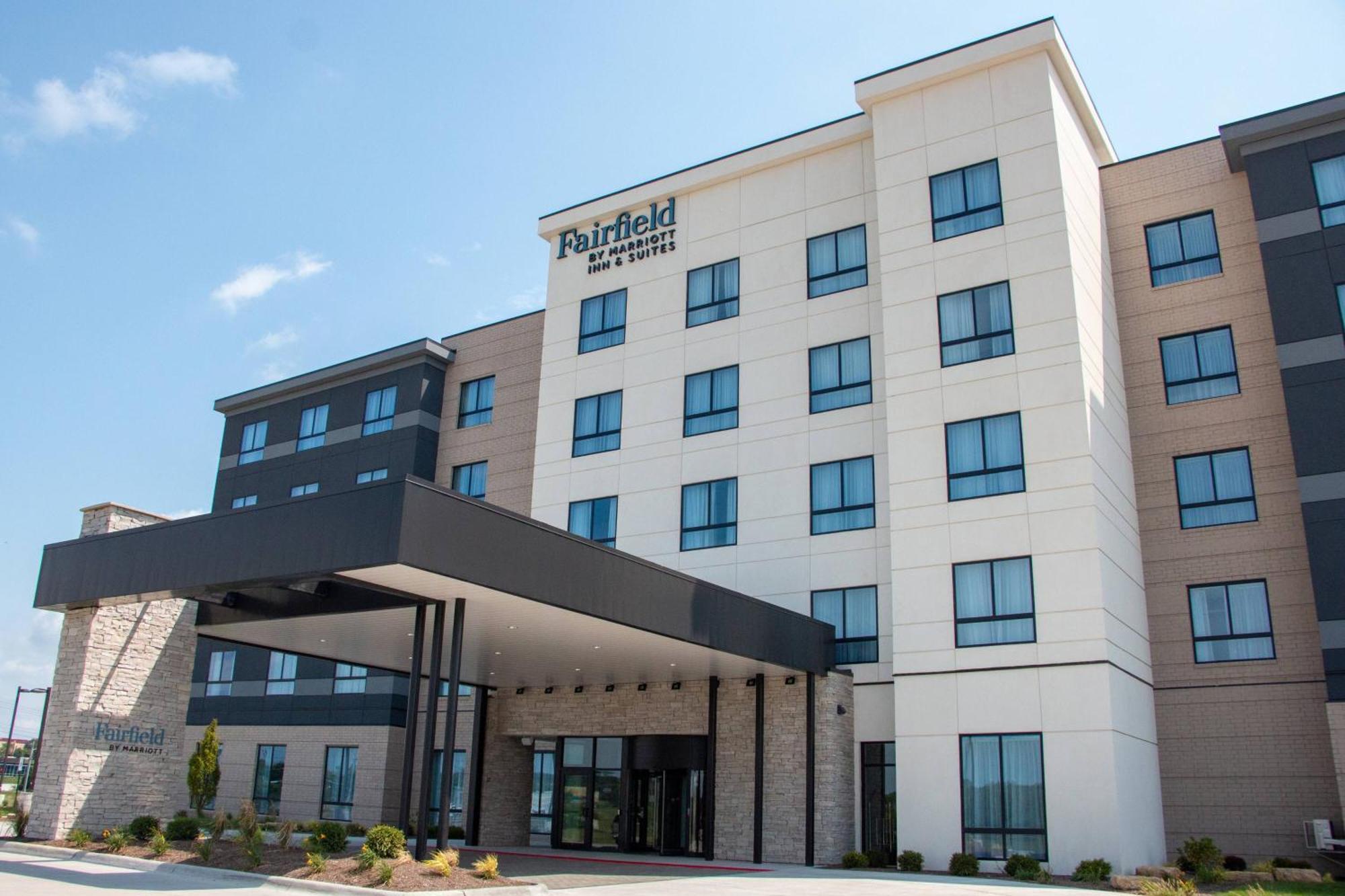 Fairfield Inn & Suites By Marriott Davenport Quad Cities Bagian luar foto